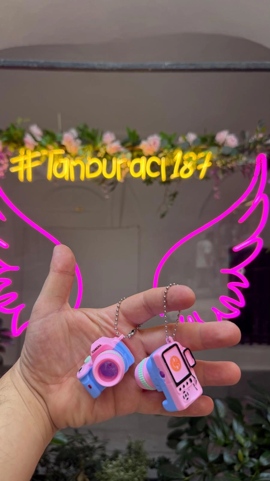 Mini Fotoğraf Makinesi Anahtarlık 12’li Paket | Toptan Figürlü Anahtarlık