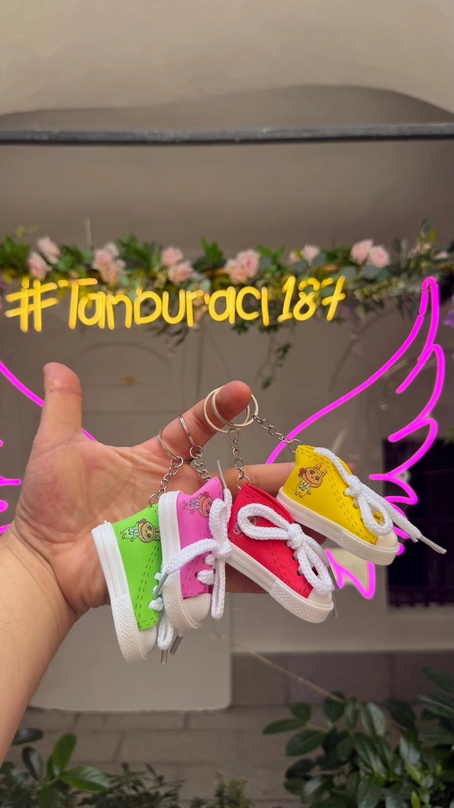 Renkli Mini Spor Ayakkabı Anahtarlık 12’li Paket | Toptan Figürlü Anahtarlık