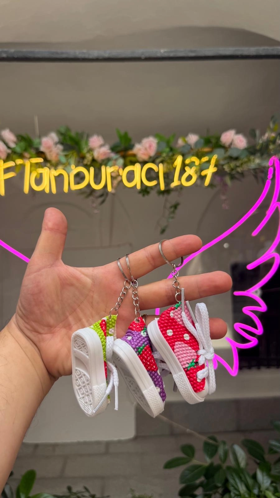 Meyve Desenli Mini Spor Ayakkabı Anahtarlık 12’li Paket | Toptan Figürlü Anahtarlık
